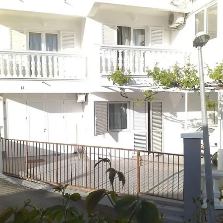 Apartment In Tribunj With Sea View, Balcony, Air Conditioning, W-Lan 5035-2 * Tribunj (Sibenik-Knin)